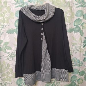 Chic Black and White Women's Tunic
